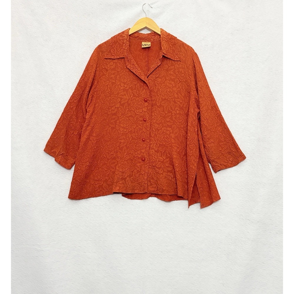 Vtg URU 100% Silk Textured Floral Textured Jacquard Button Down Blouse OS